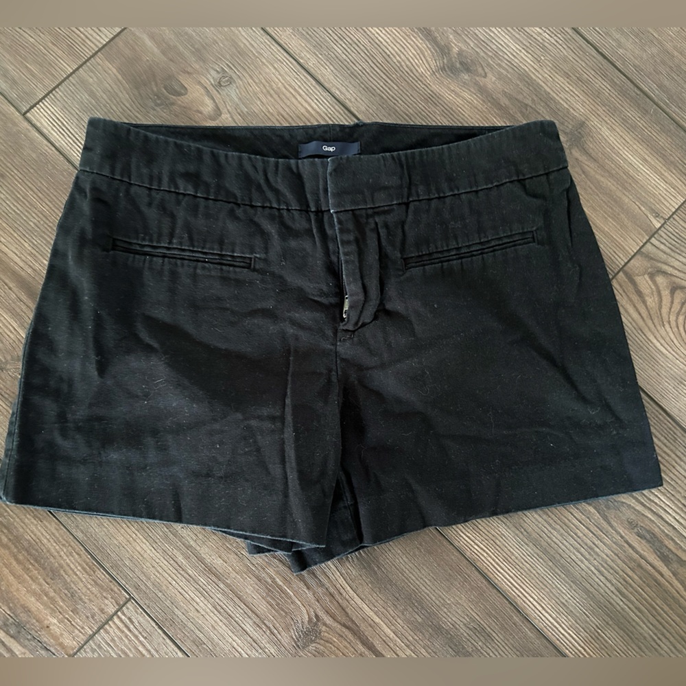 Women’s black Gap shorts size 00.